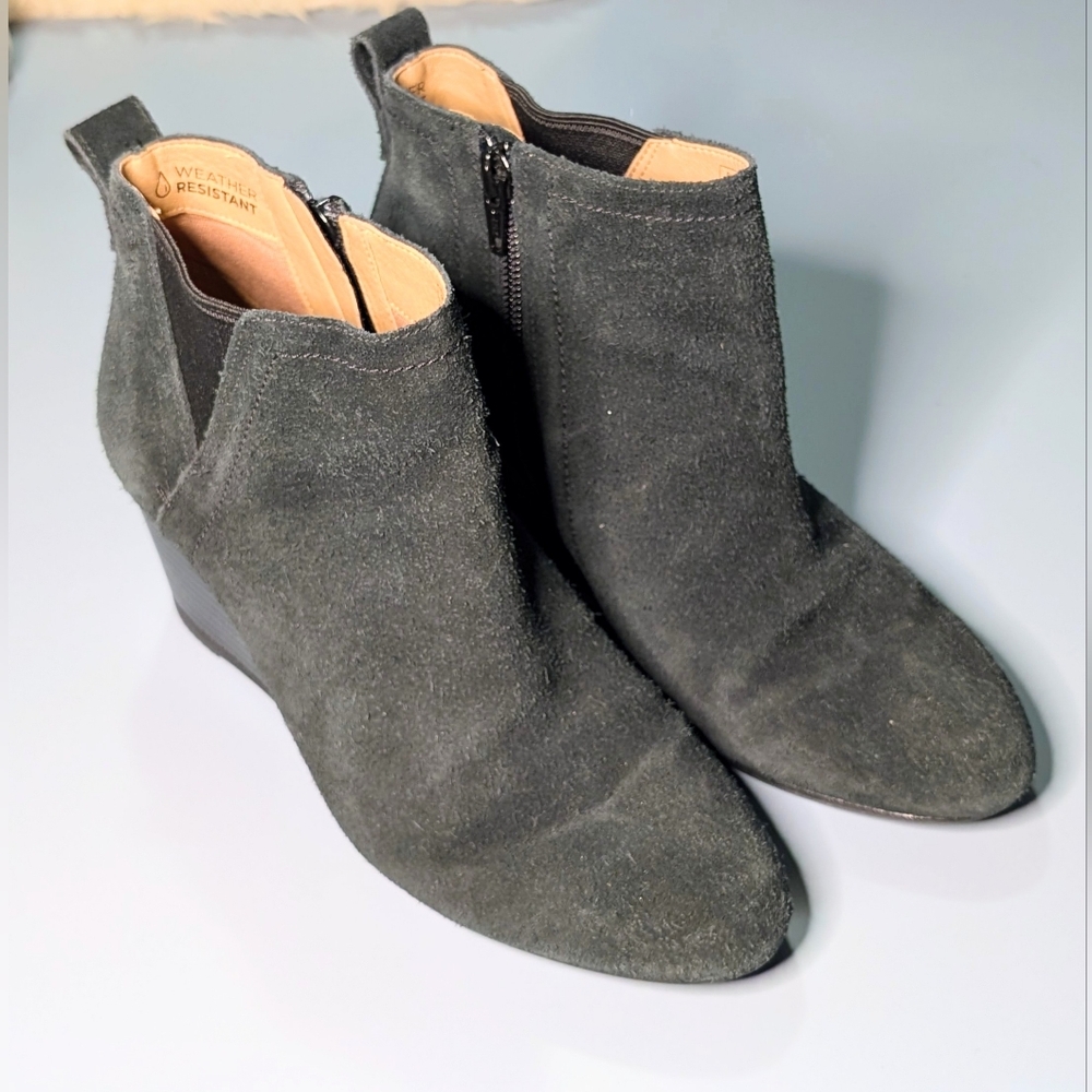 Vionic Paloma dark green/gray suede wedge ankle booties, US 6 (EU 37)